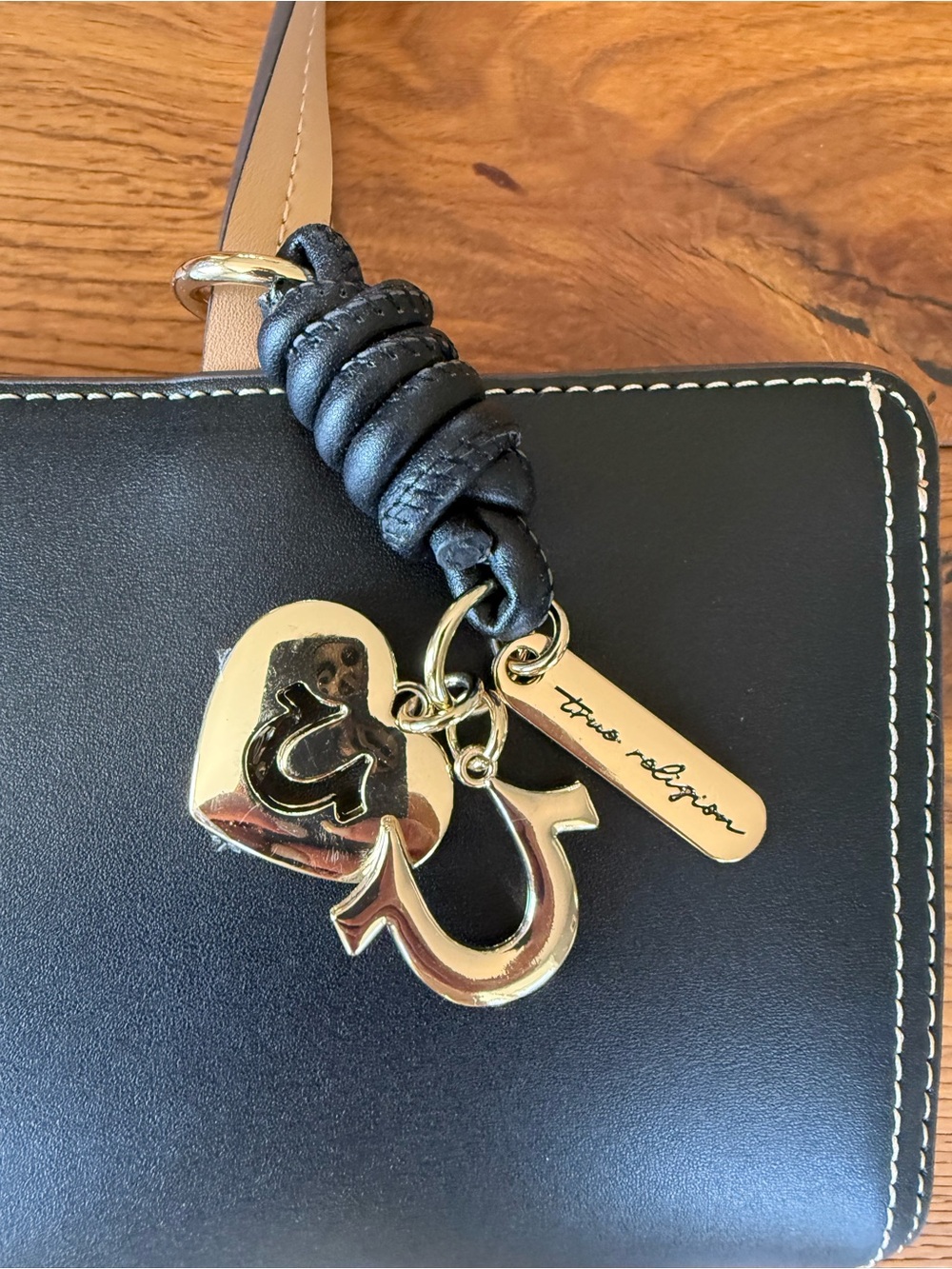 True Religion Shoulder Bag. - Picture 2 of 10